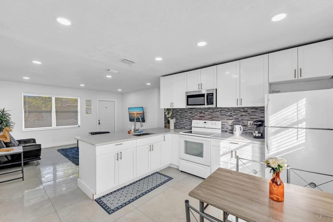 2 Bdrm Modern House Mins From Beach & Casino Hb1 Hallandale Beach Εξωτερικό φωτογραφία