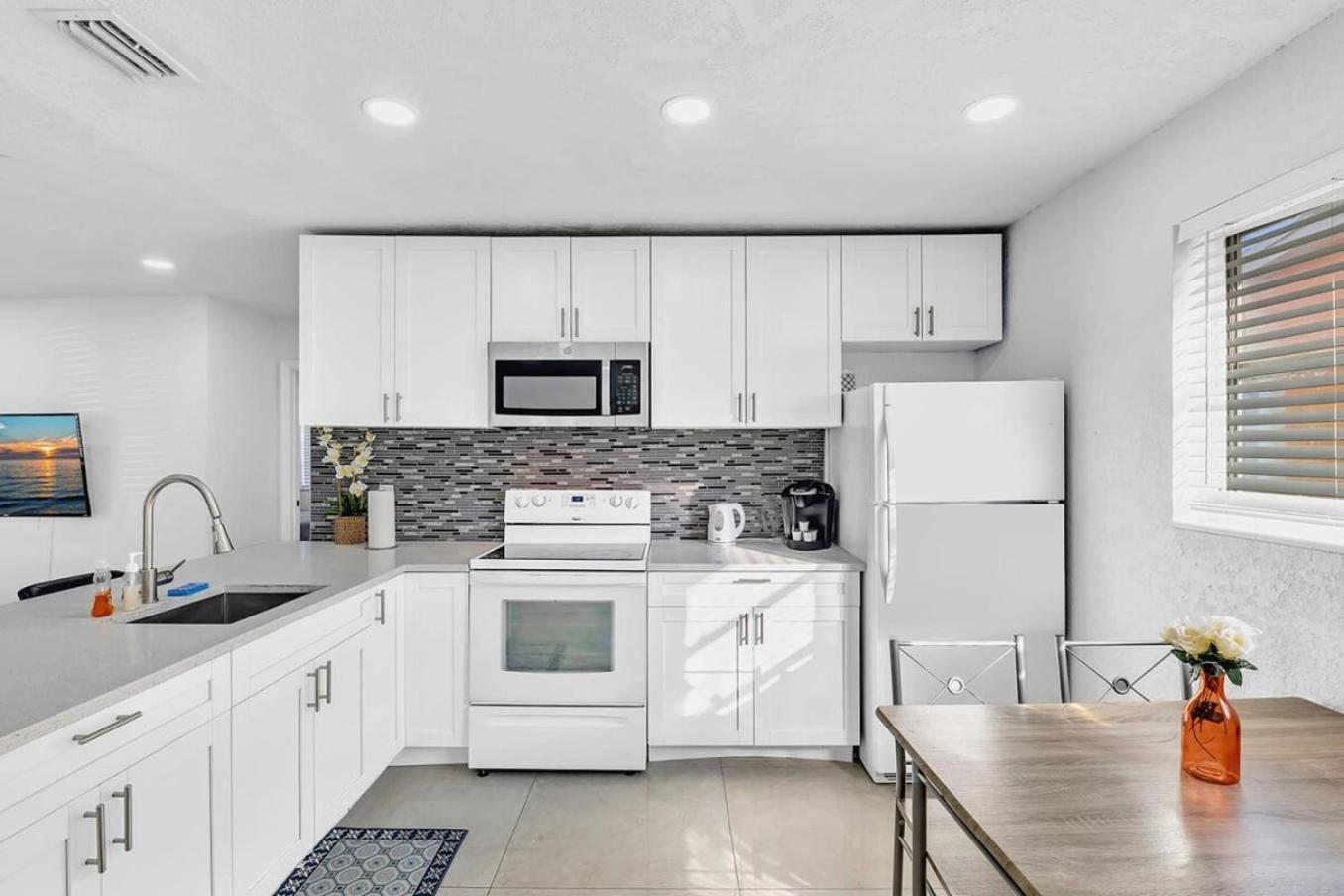 2 Bdrm Modern House Mins From Beach & Casino Hb1 Hallandale Beach Εξωτερικό φωτογραφία