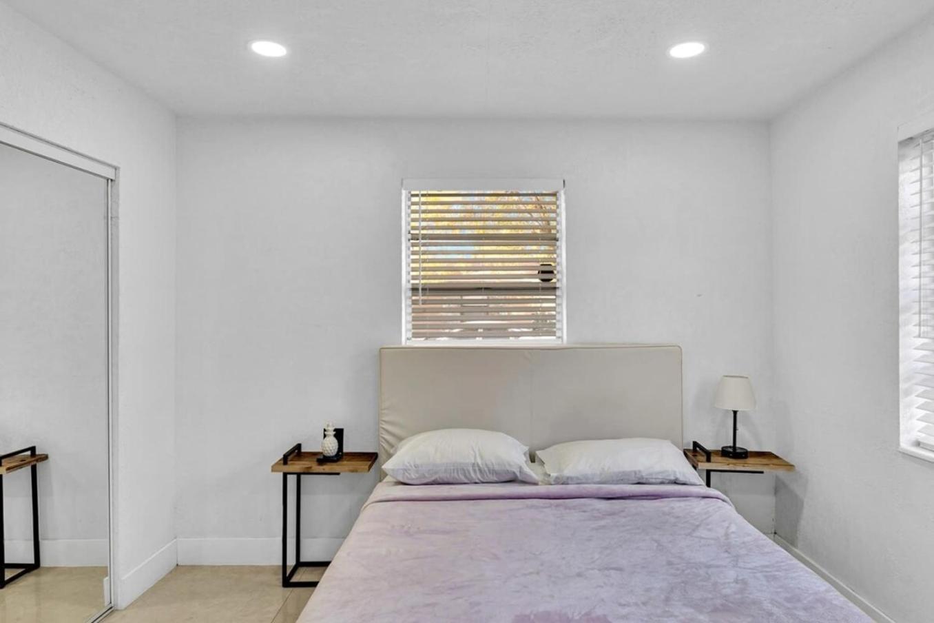 2 Bdrm Modern House Mins From Beach & Casino Hb1 Hallandale Beach Εξωτερικό φωτογραφία