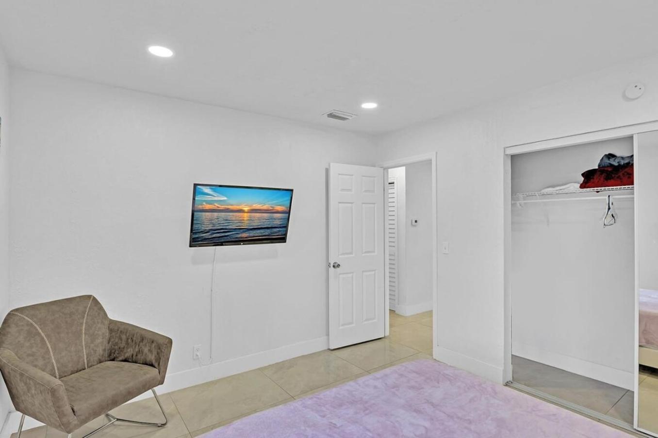 2 Bdrm Modern House Mins From Beach & Casino Hb1 Hallandale Beach Εξωτερικό φωτογραφία