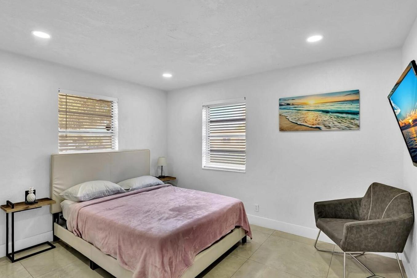 2 Bdrm Modern House Mins From Beach & Casino Hb1 Hallandale Beach Εξωτερικό φωτογραφία