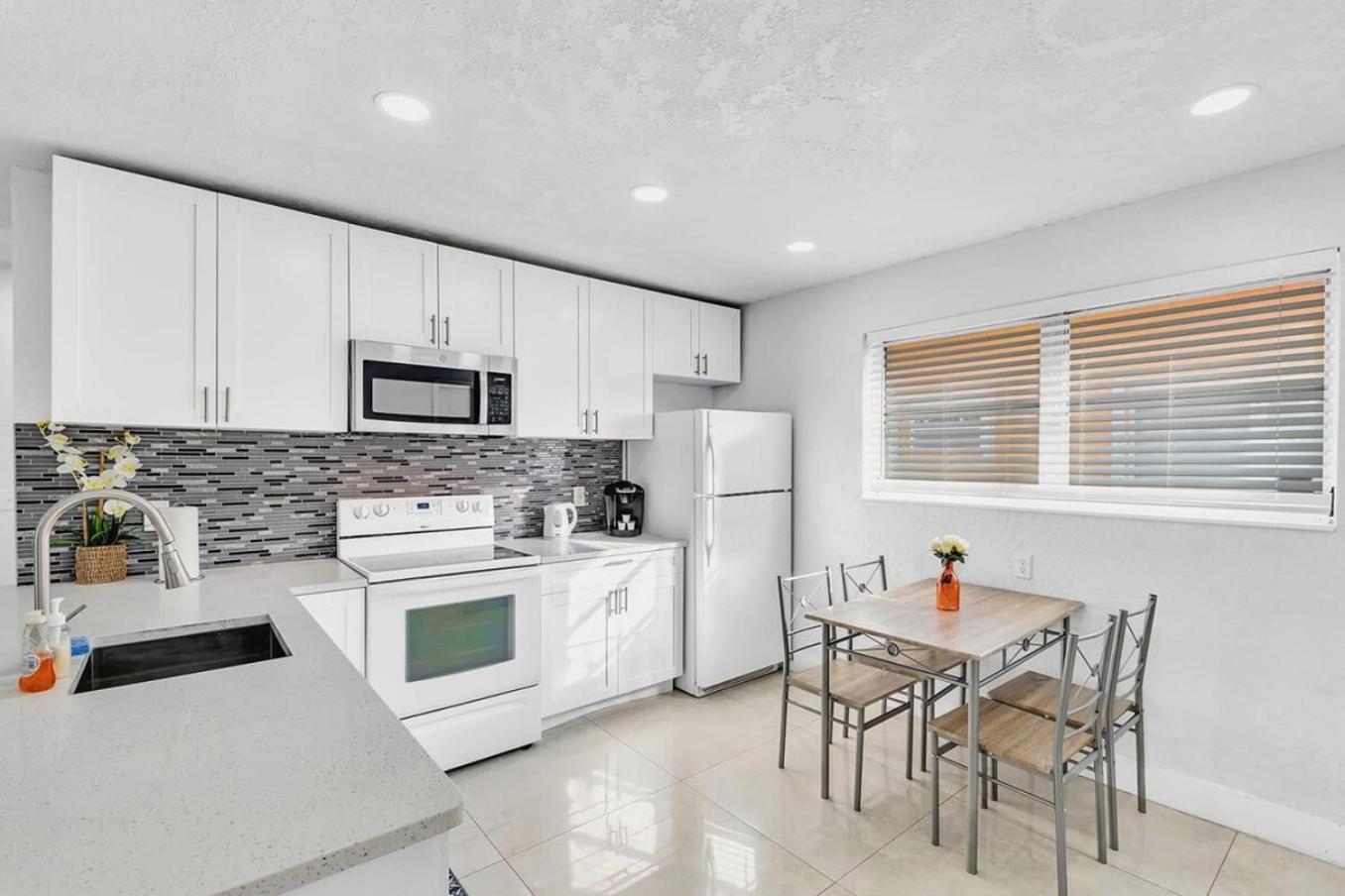 2 Bdrm Modern House Mins From Beach & Casino Hb1 Hallandale Beach Εξωτερικό φωτογραφία