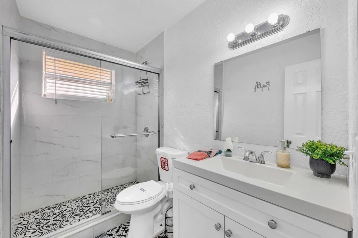 2 Bdrm Modern House Mins From Beach & Casino Hb1 Hallandale Beach Εξωτερικό φωτογραφία